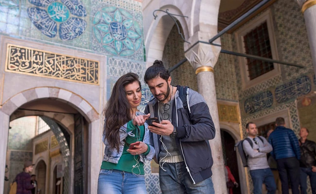 Guided Tour of Topkapi Palace and Harem with Historian Guide